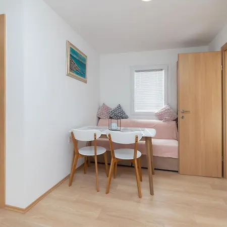 Mobile Sea Lion Ferienhaus Pašman